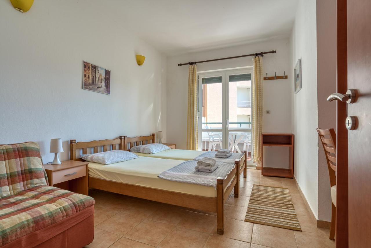 Apartmani Olga Petrovac Buitenkant foto