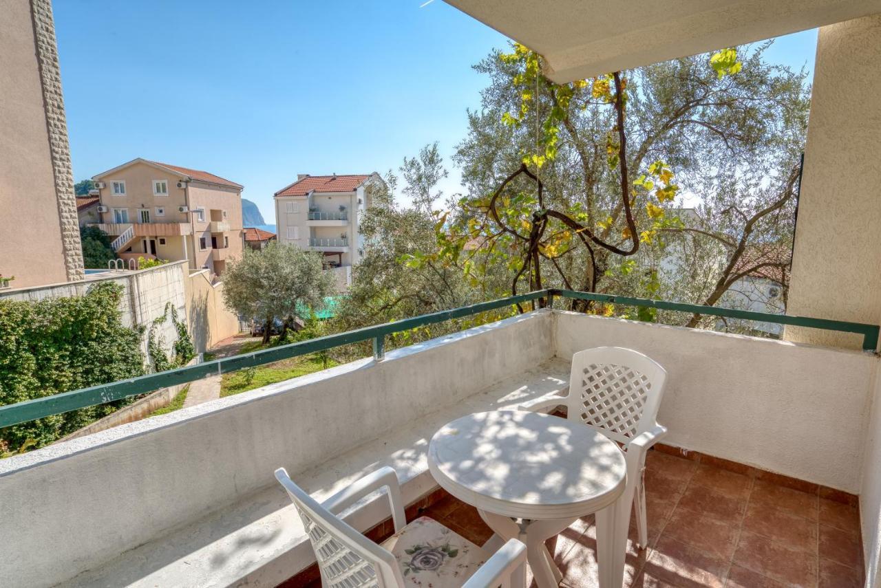 Apartmani Olga Petrovac Buitenkant foto