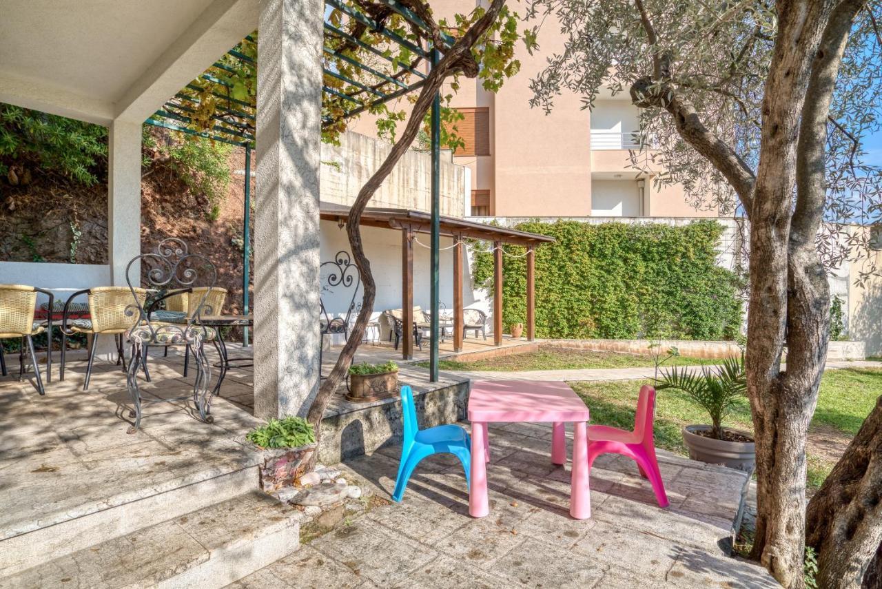 Apartmani Olga Petrovac Buitenkant foto