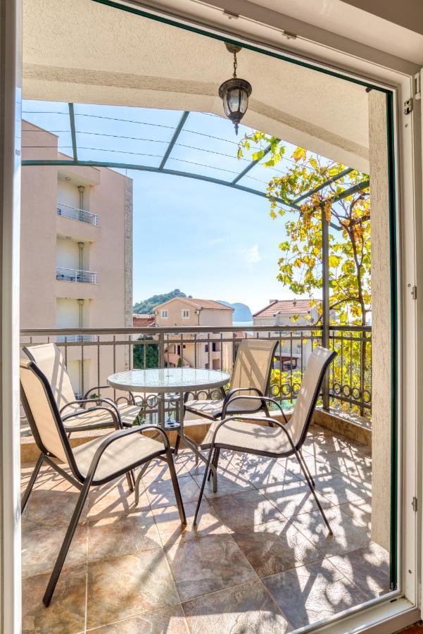 Apartmani Olga Petrovac Buitenkant foto