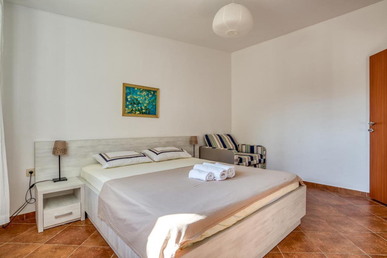 Apartmani Olga Petrovac Buitenkant foto