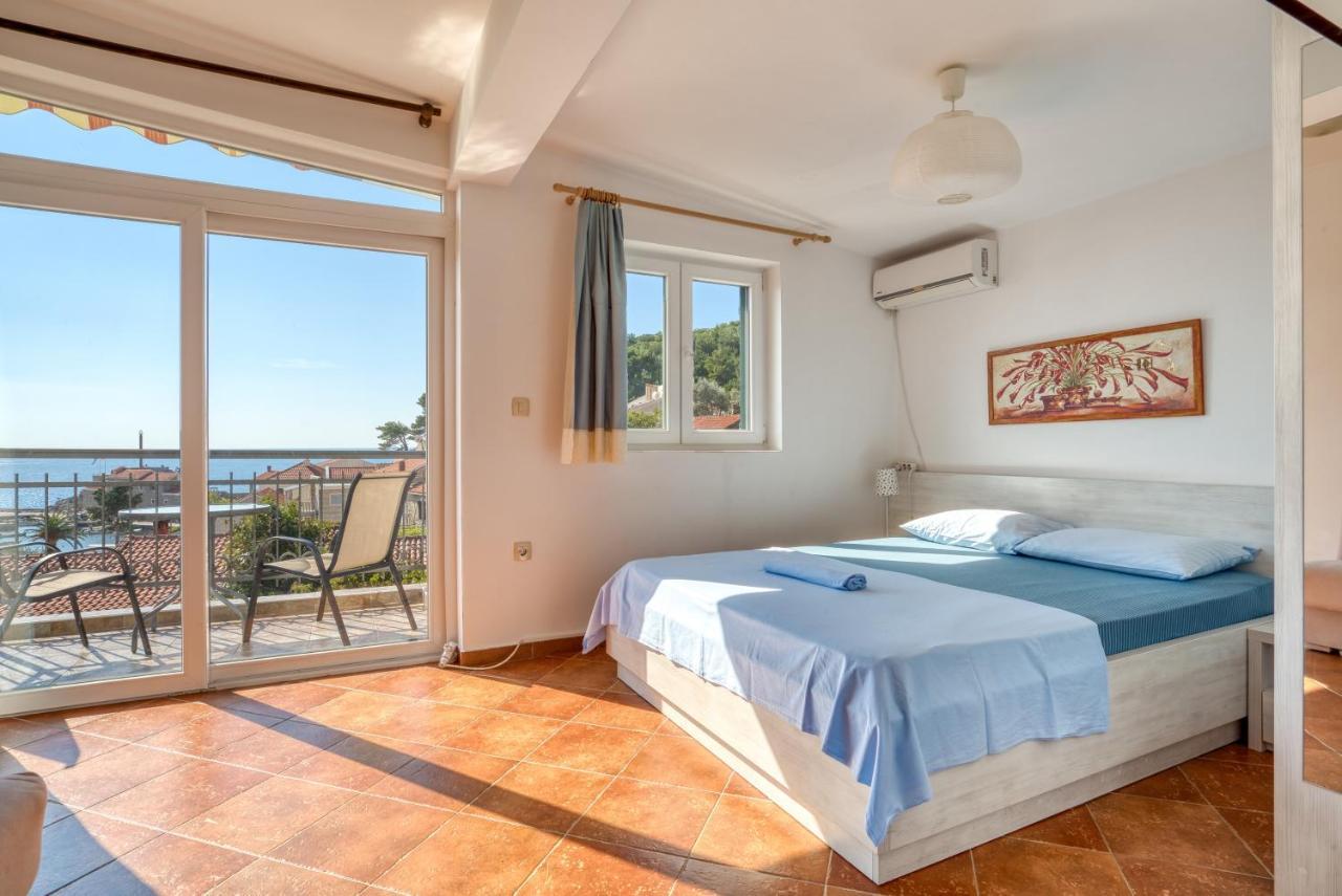 Apartmani Olga Petrovac Buitenkant foto