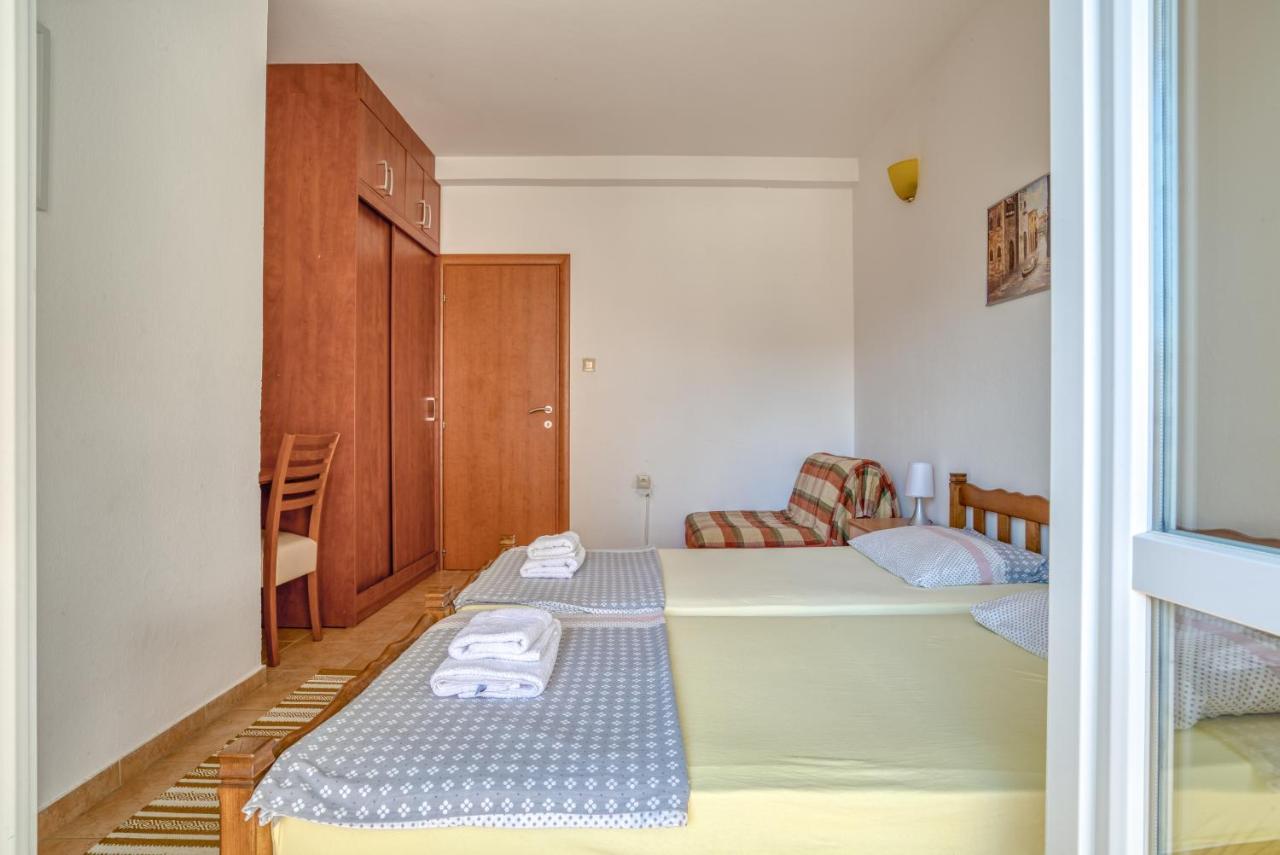 Apartmani Olga Petrovac Buitenkant foto