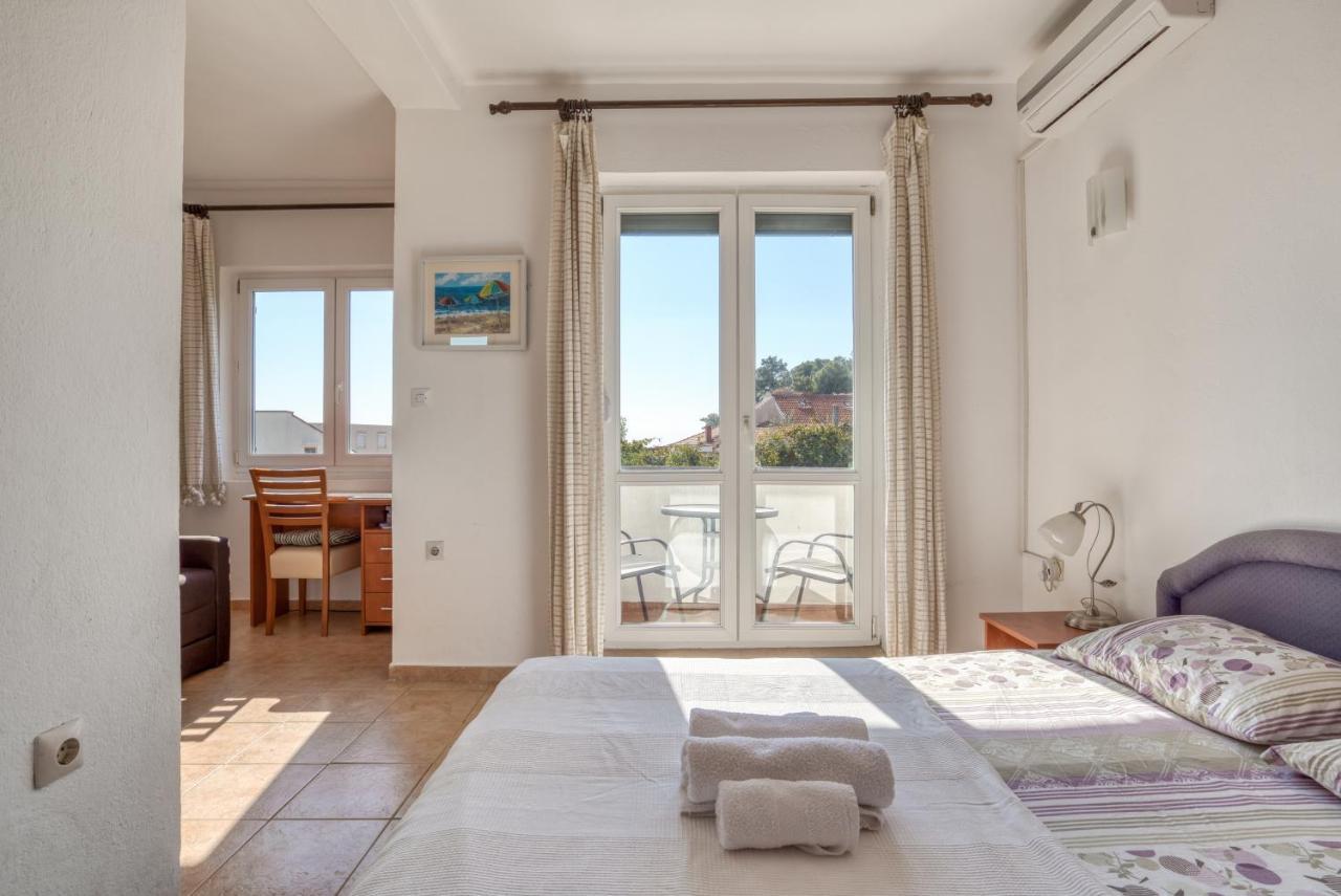 Apartmani Olga Petrovac Buitenkant foto
