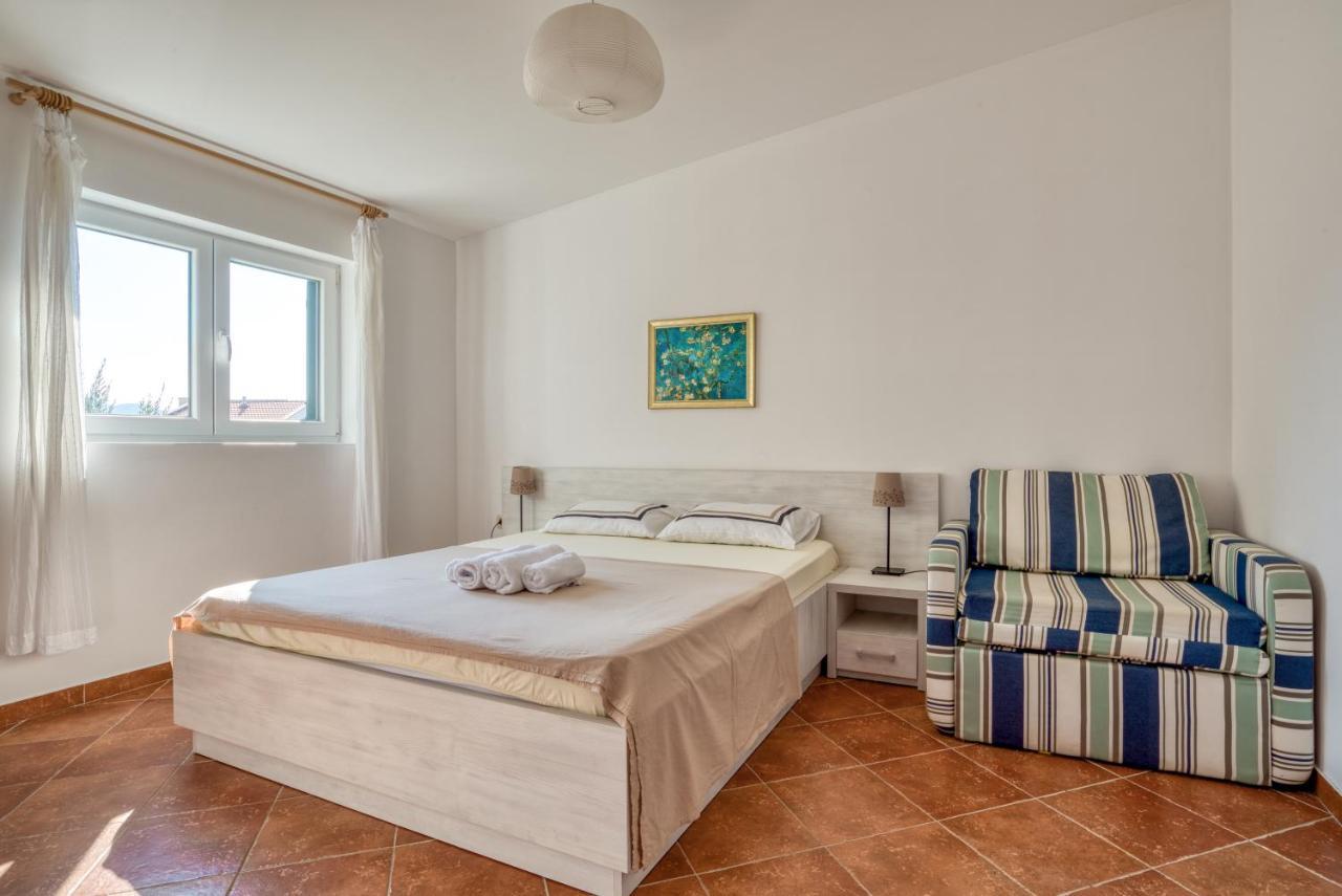Apartmani Olga Petrovac Buitenkant foto
