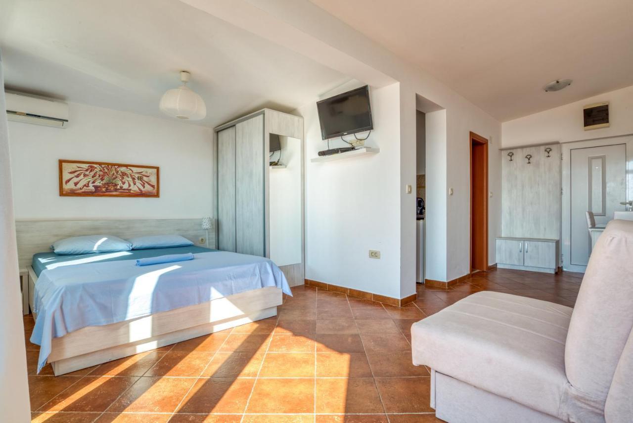 Apartmani Olga Petrovac Buitenkant foto